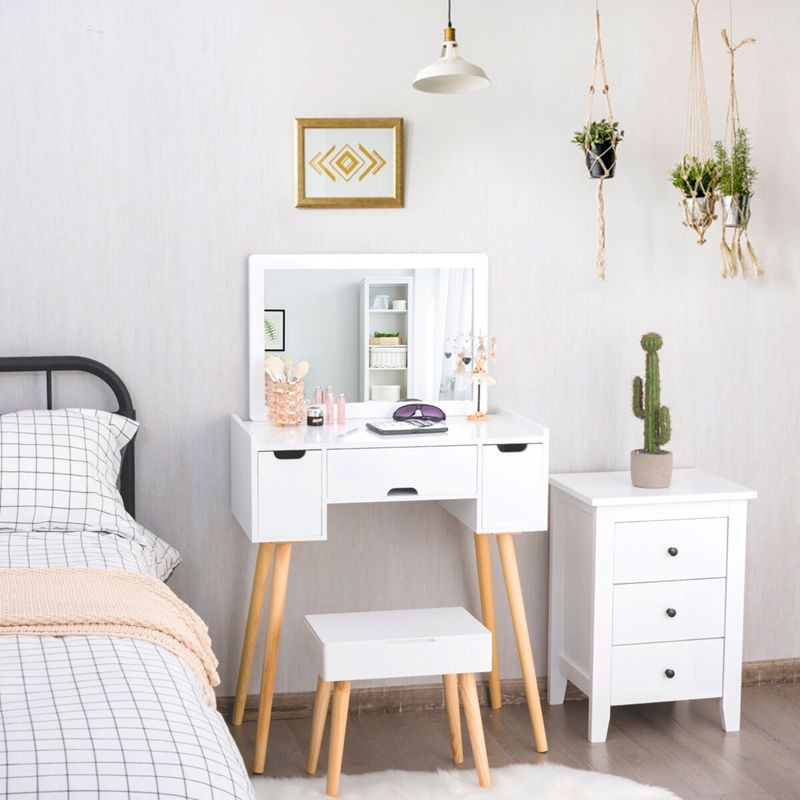 Bàn trang điểm với tủ gỗ nhỏ tối ưu diện tích lưu trữ