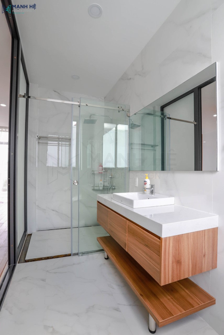 Kệ đựng khăn tắm và vật dụng cá nhân