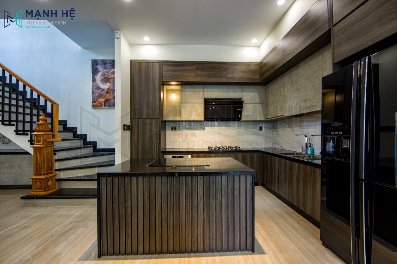 thi công tủ bếp chữ L lớn cho nhà phố