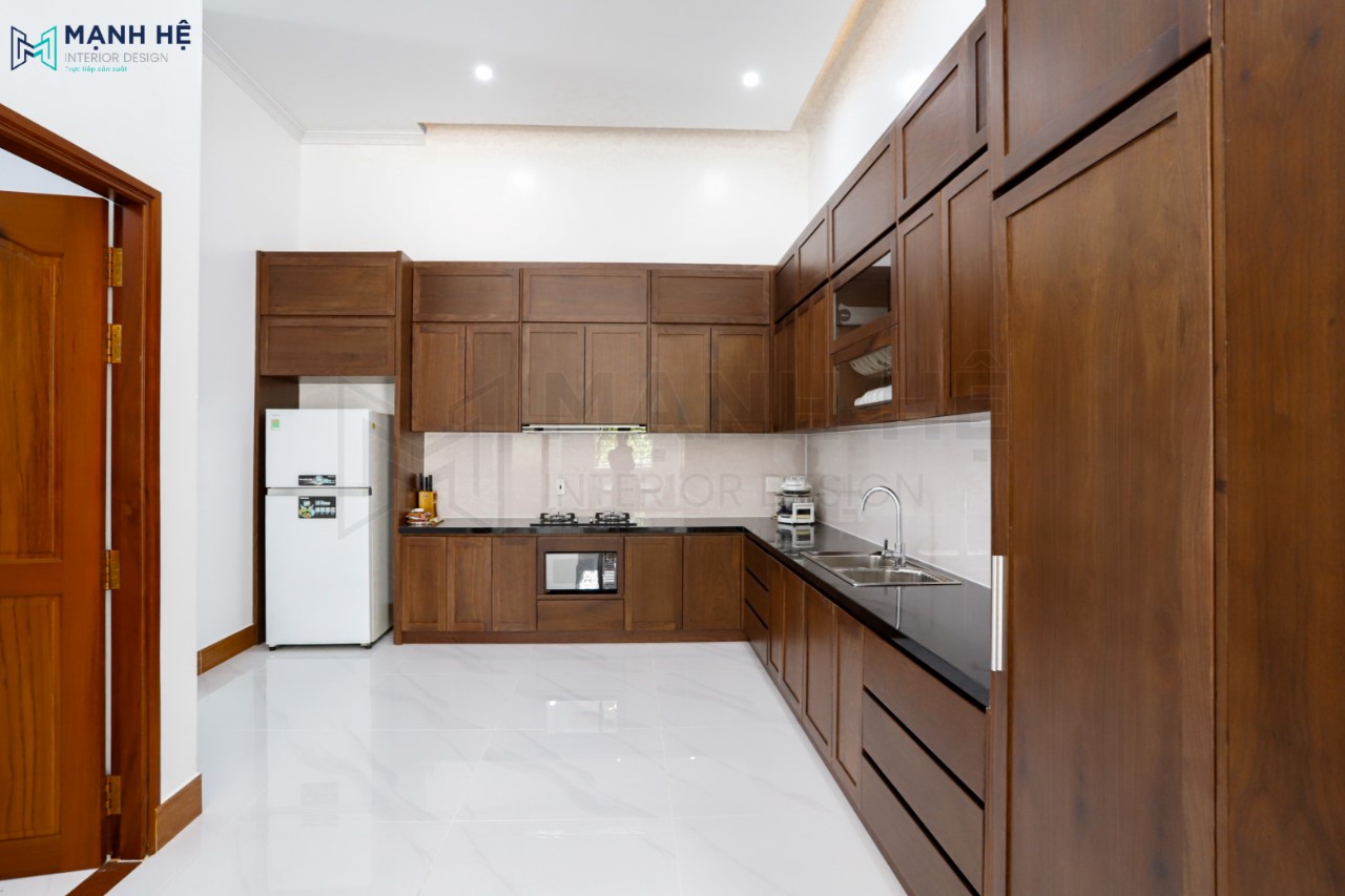 Chạy panel cánh tủ bếp gỗ tự nhiên đẹp tinh tế
