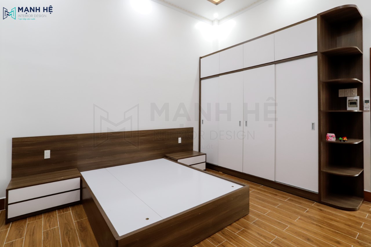 Kết hợp kệ trang trí chung tủ quần áo