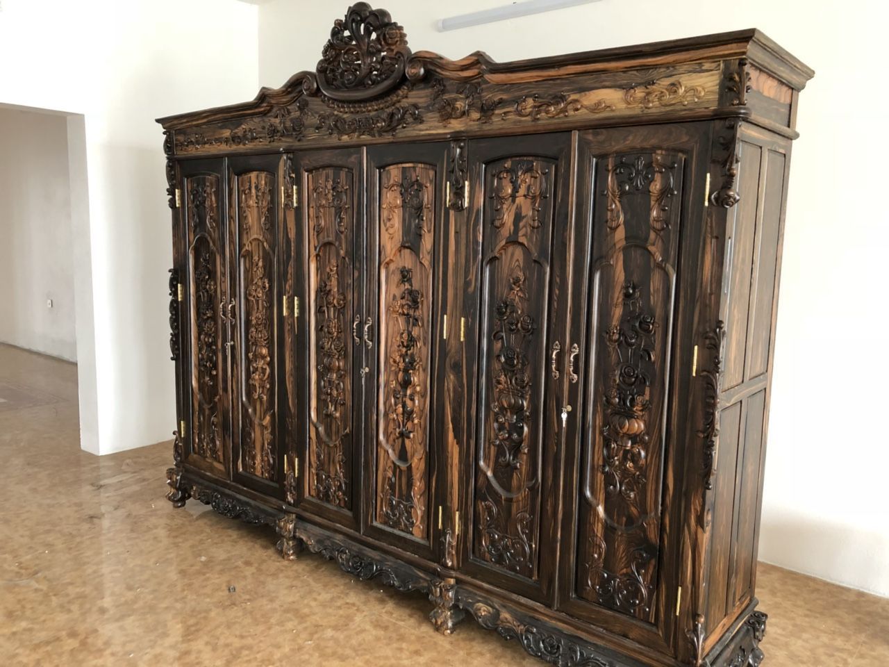 tủ thờ gỗ mun