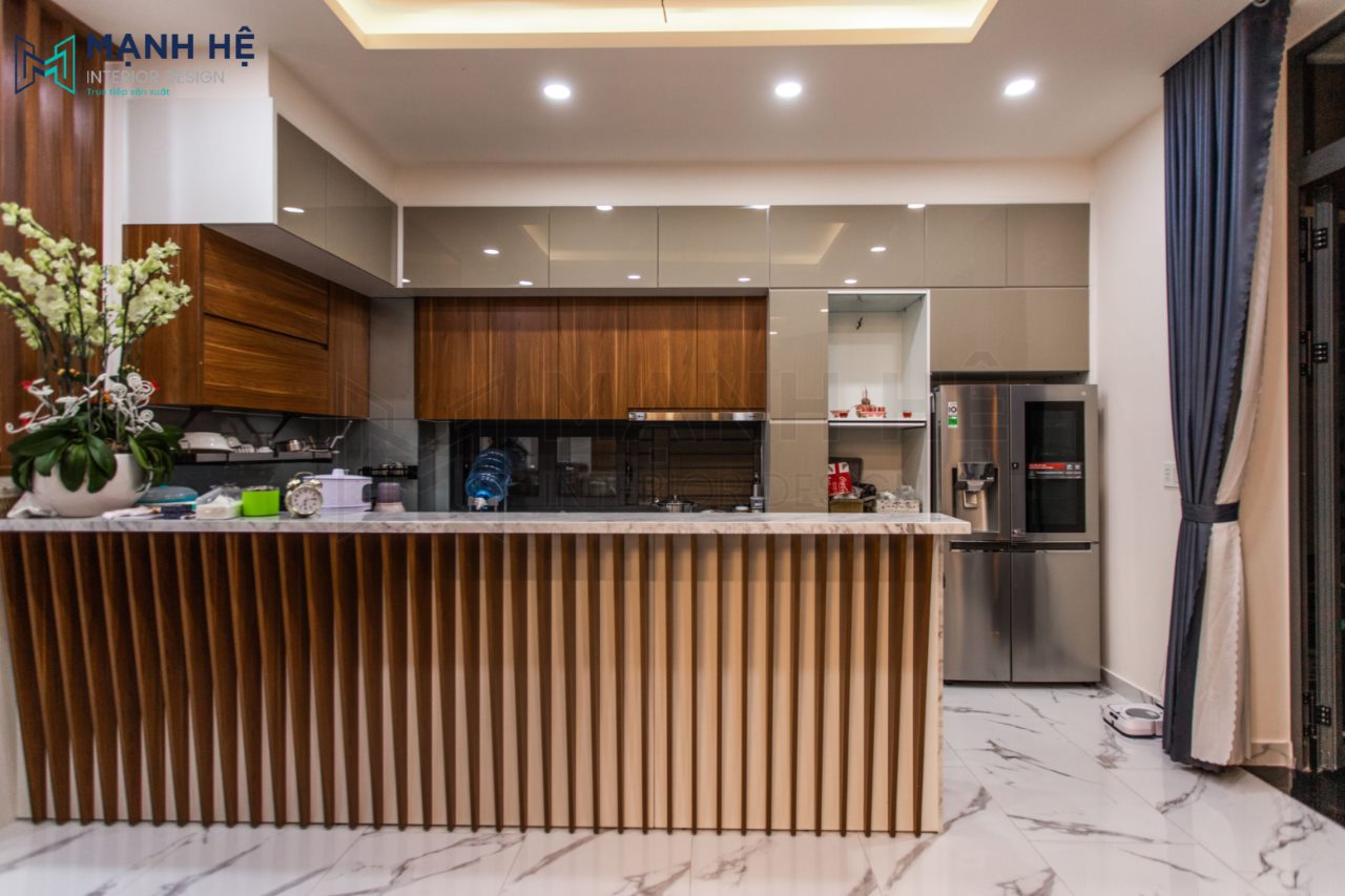 bàn đảo bếp ốp nan gỗ