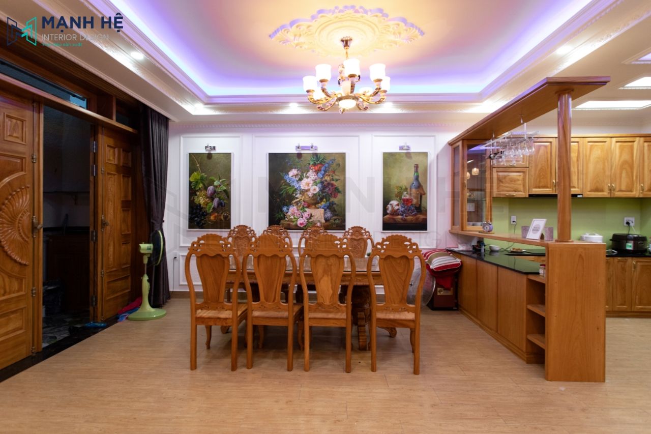 Bàn ghế ăn bằng gỗ phong cách trạm trổ