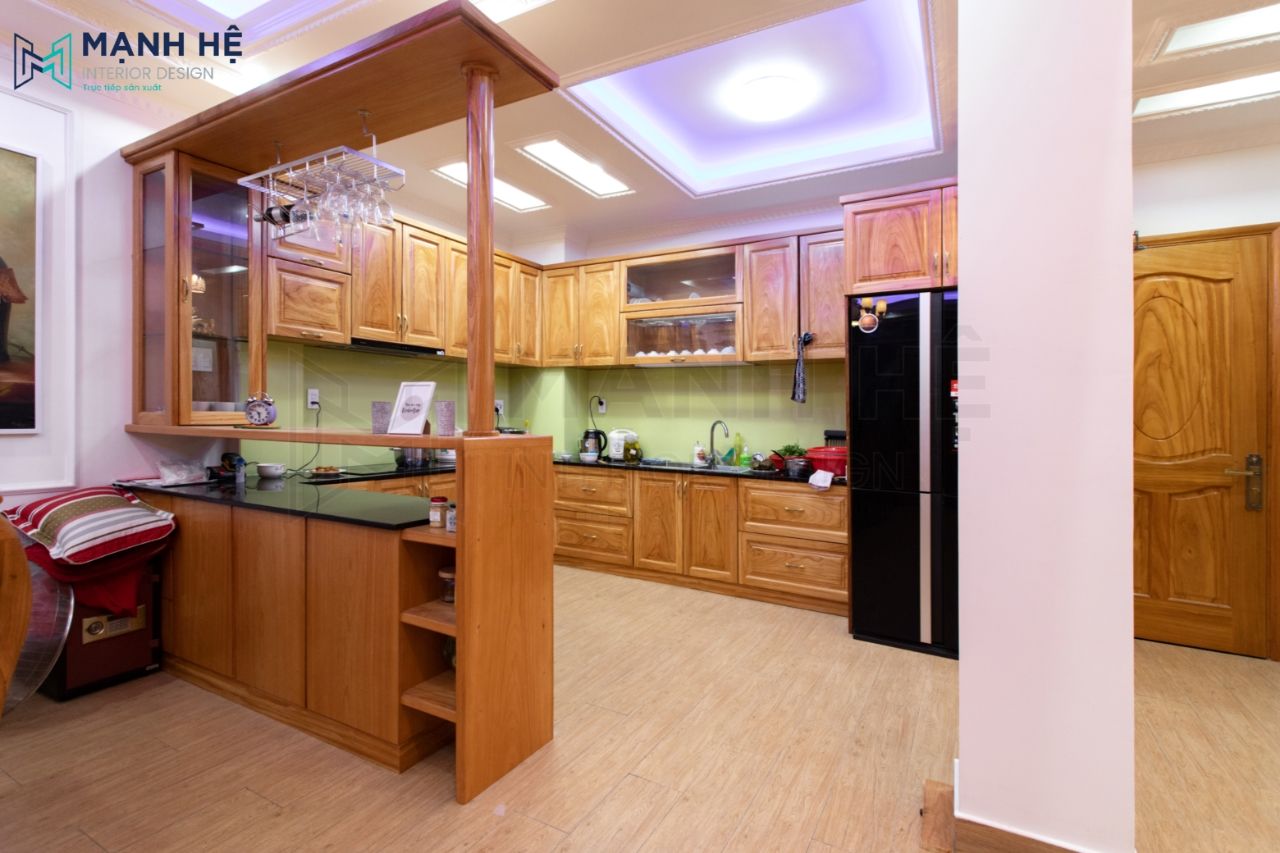 tủ bếp bố trí hợp lý tạo không gian