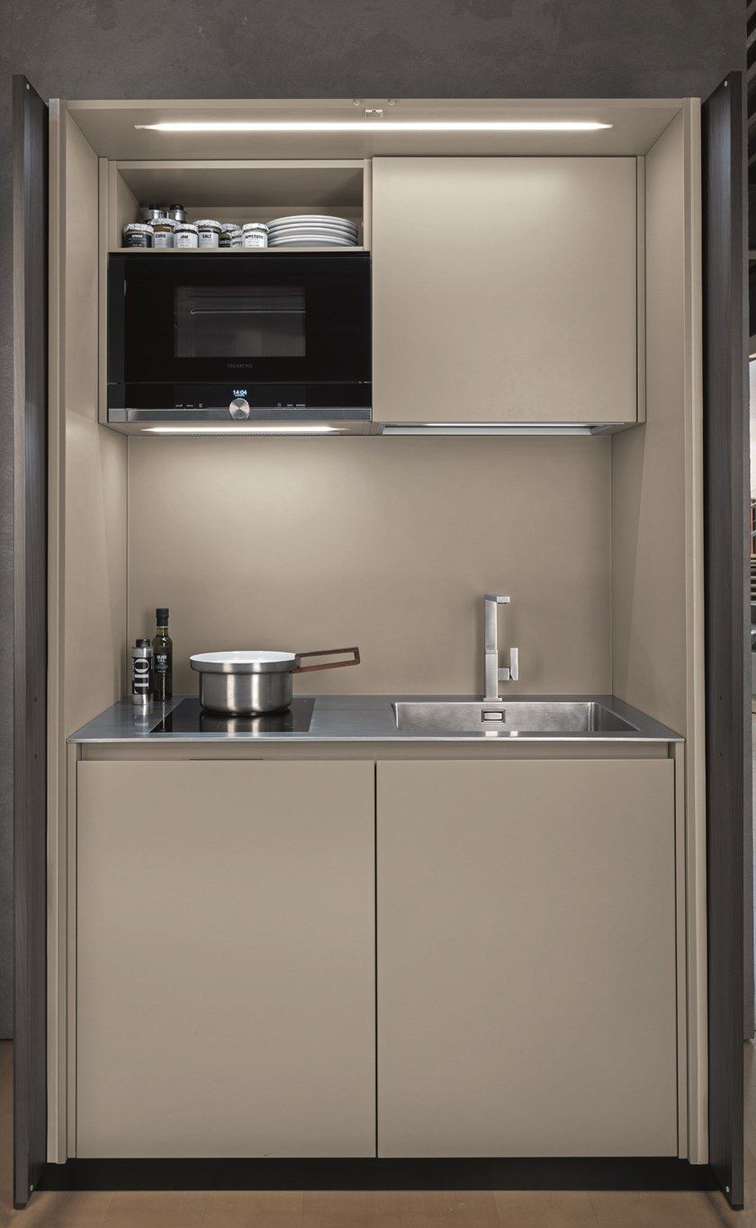Tủ bếp mini có cánh tủ đóng gọn gàng