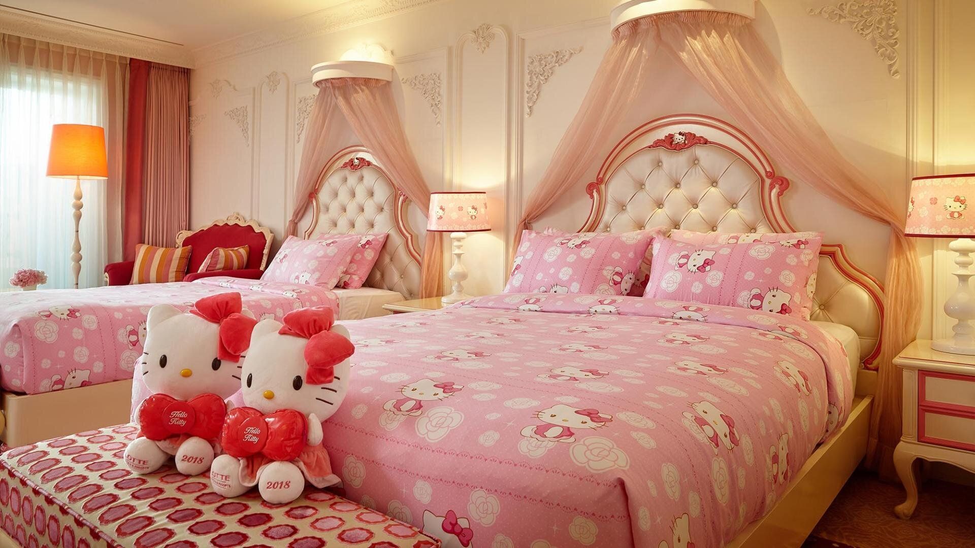 Mẫu 19: Giường ngủ hello kitty lớn với tab đầu giường cổ điển
