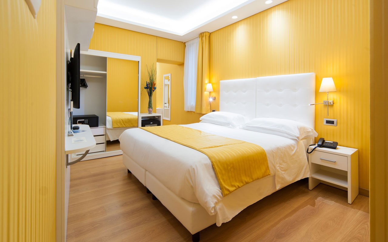 Decor phòng ngủ màu vàng trắng đẹp trẻ trung