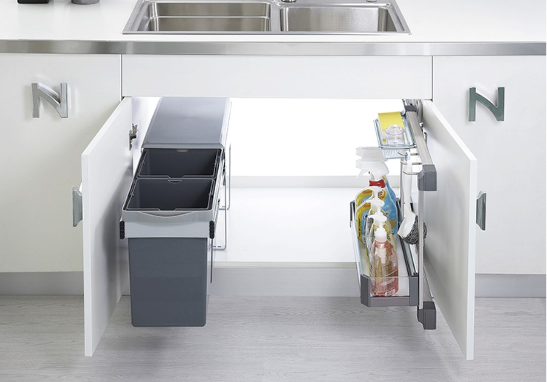 Bố trí thùng rác tận dụng bên trong ngăn tủ bồn rửa
