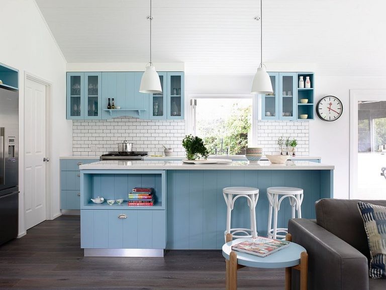 Phòng bếp với sự kết hợp màu xanh pastel và trắng hài hòa