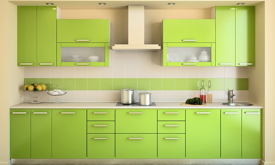 Tủ bếp arylic màu xanh với lối thiết kế đối xứng