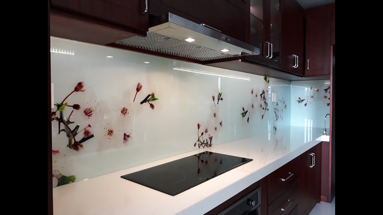 Họa tiết kính ốp bếp hoa 3D đẹp