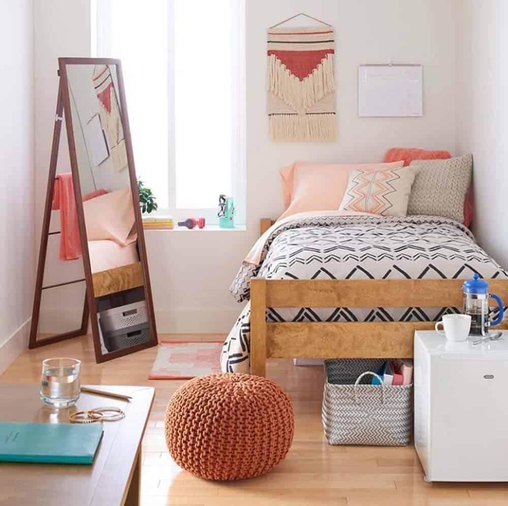 Phối màu sắc tạo điểm nhấn riêng cho phòng ngủ nhỏ trở nên nổi bật