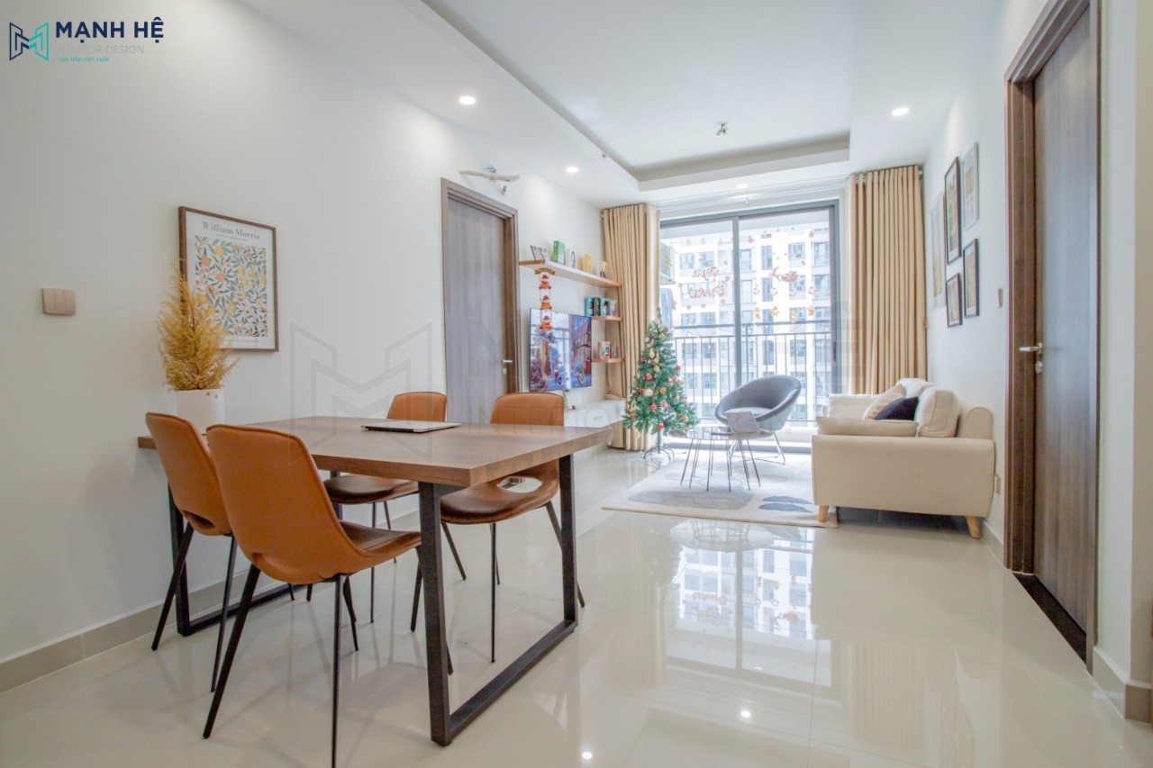 Căn hộ màu trắng được trang trí các món đồ decor xinh xắn tạo điểm nhấn cho không gian