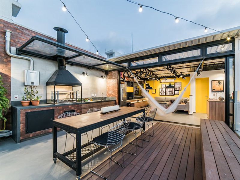 Thiết kế bếp đẹp trên sân thượng với chất liệu nhựa giả gỗ