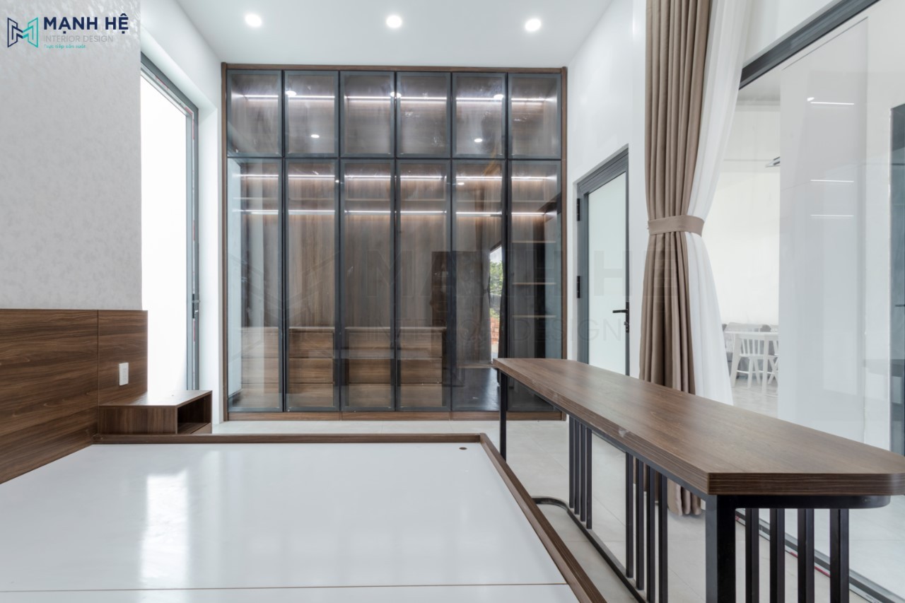Thi công hệ tủ quần áo âm tường cánh kính