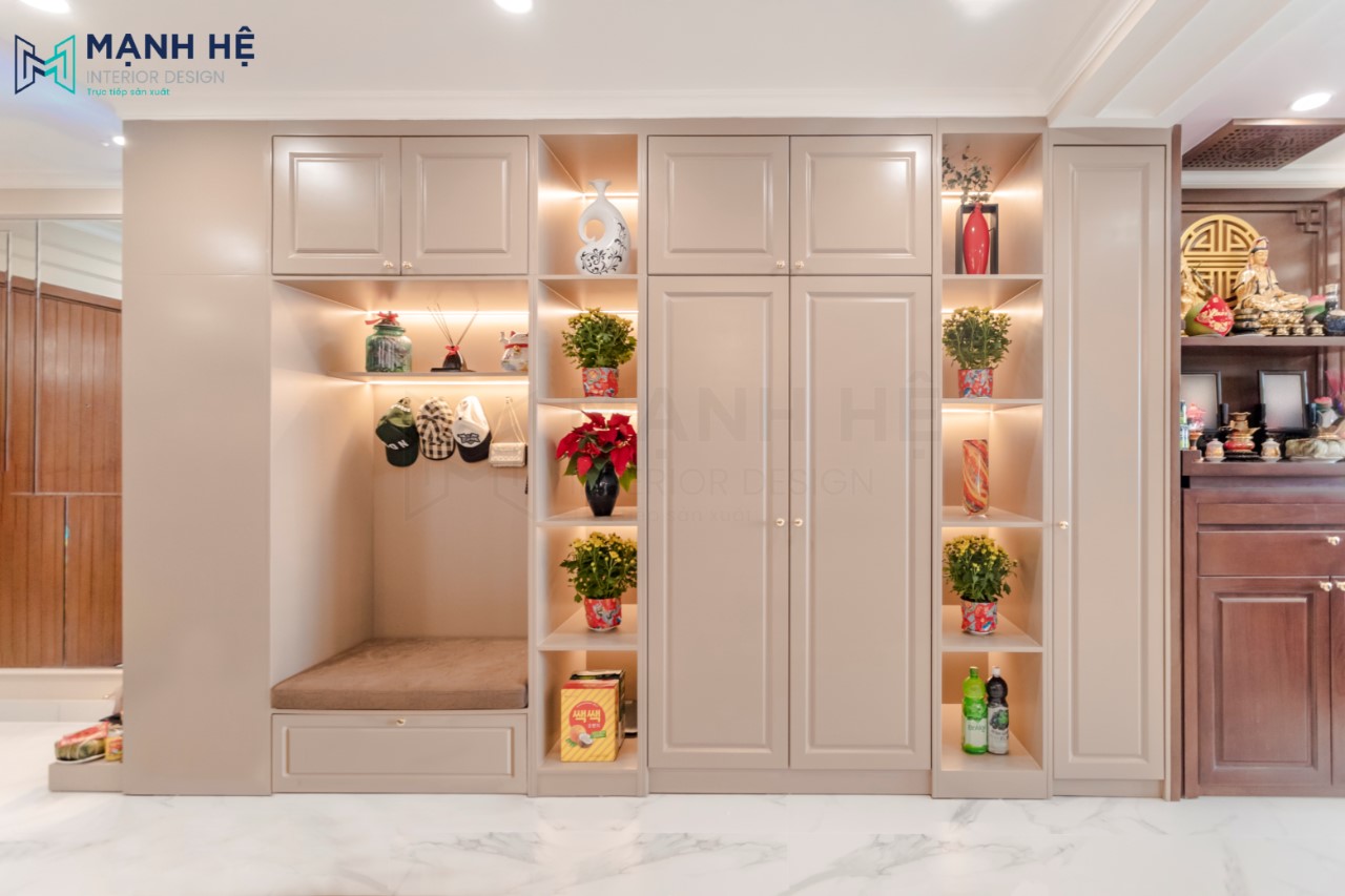 Tủ giày kịch trần kết hợp các ngăn trang trí và đèn led cho không gian thêm sang trọng