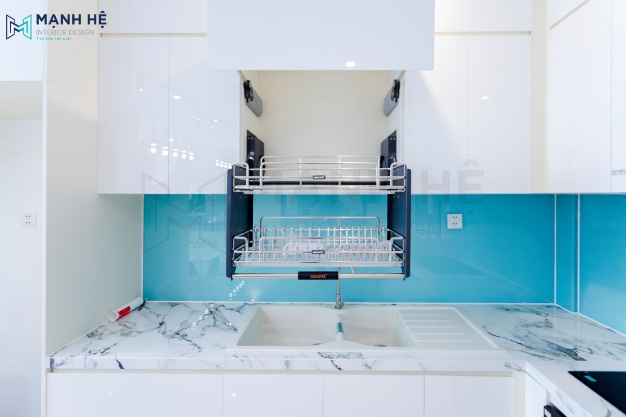 Tủ bếp gỗ công nghiệp phủ acrylic sáng bóng