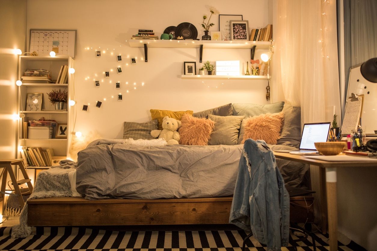 Phòng ngủ chill cho nam cực bắt mắt với hệ thống đèn led phân bố đều