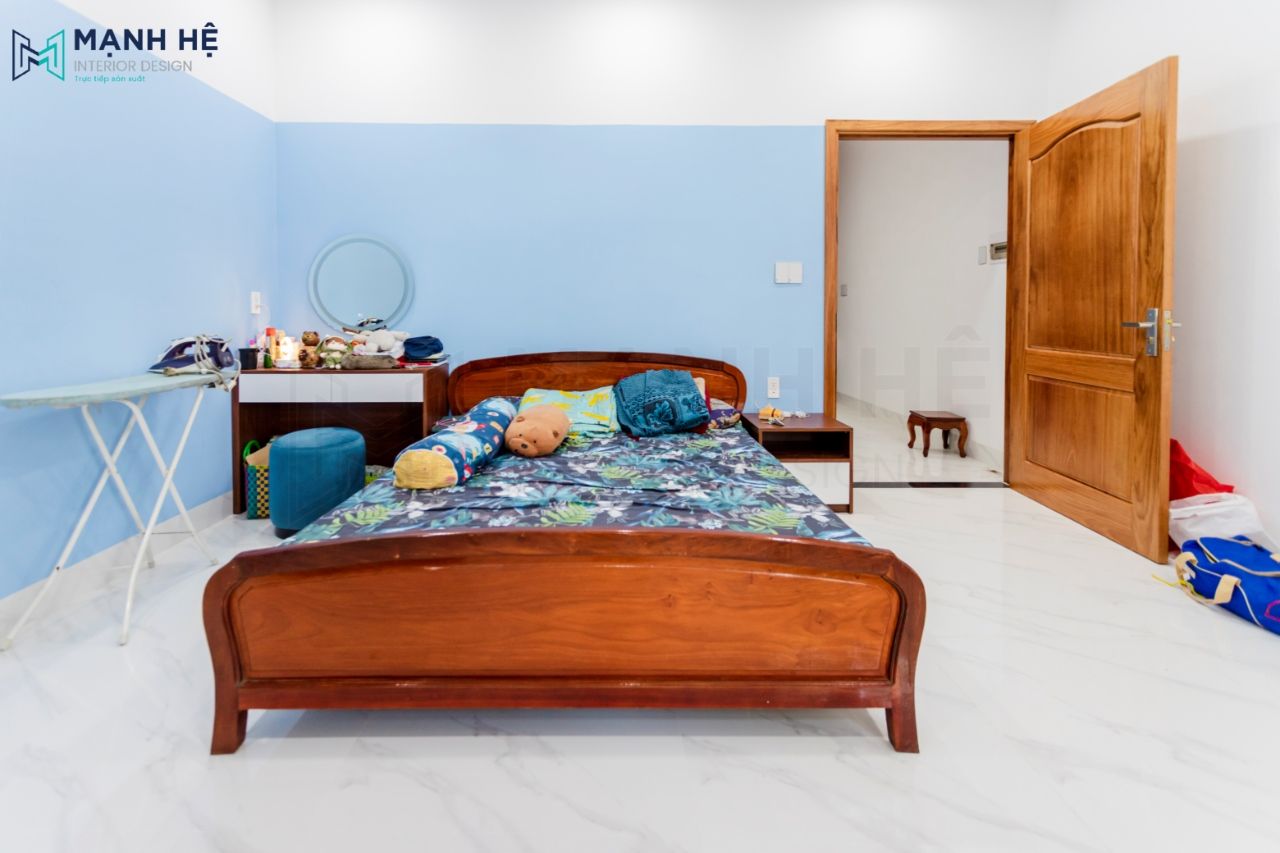Giường ngủ từ gỗ tự nhiên đơn giản