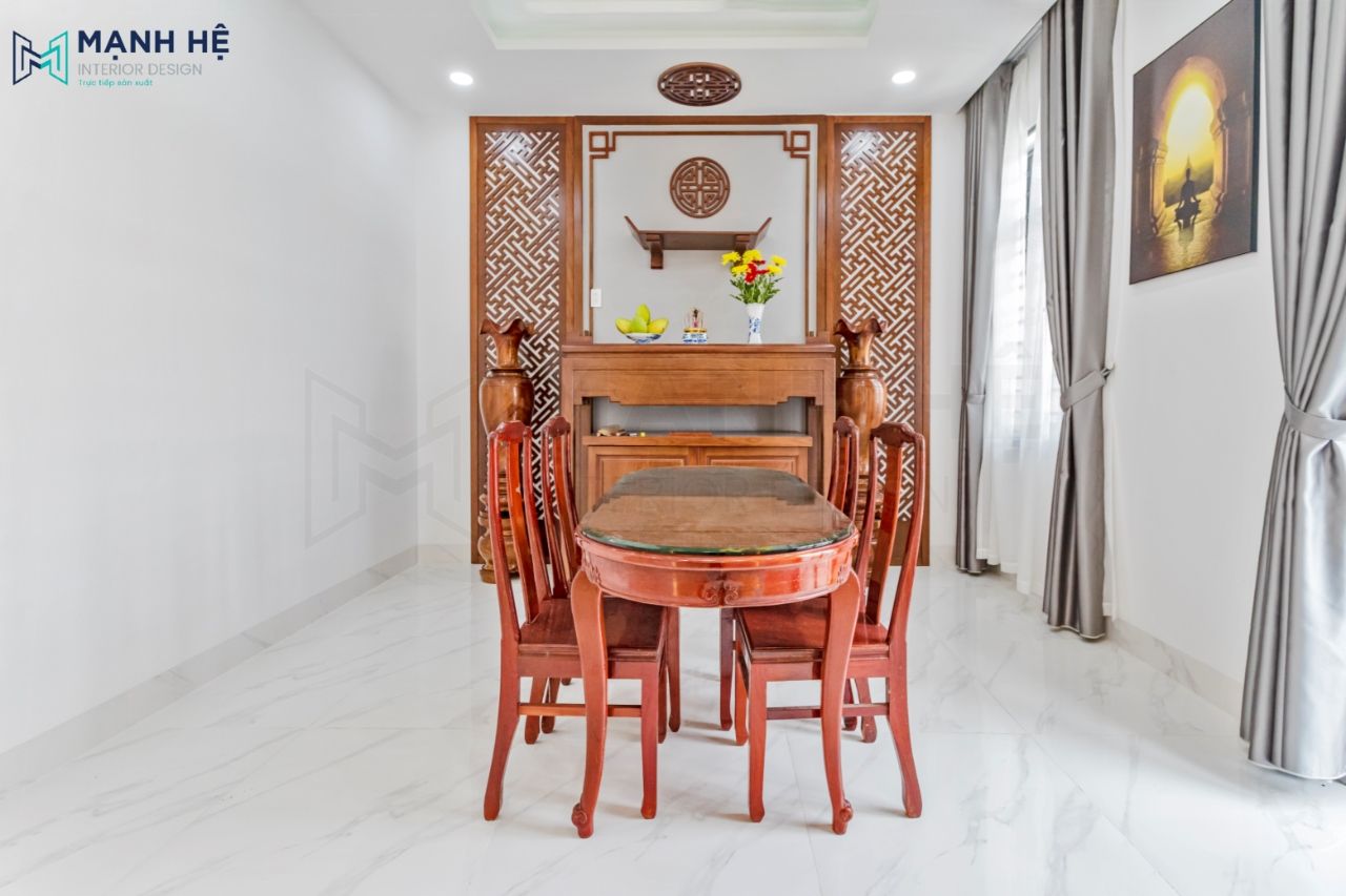 Bàn thờ gỗ với nhiều họa tiết tinh tế, trang nhã
