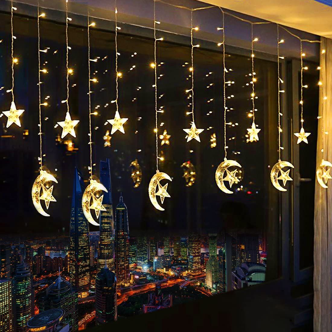 Trang trí cửa sổ bằng đèn led.