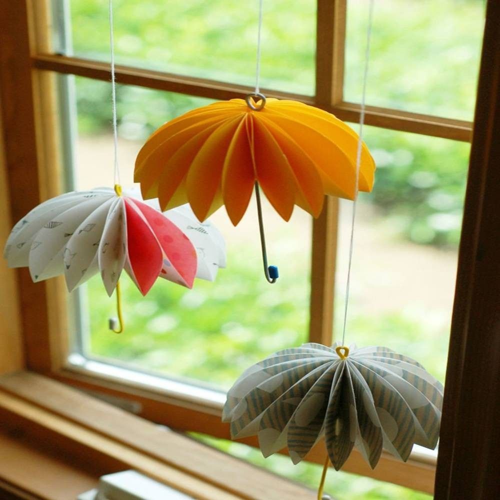 Trang trí cửa sổ bằng giấy thủ công