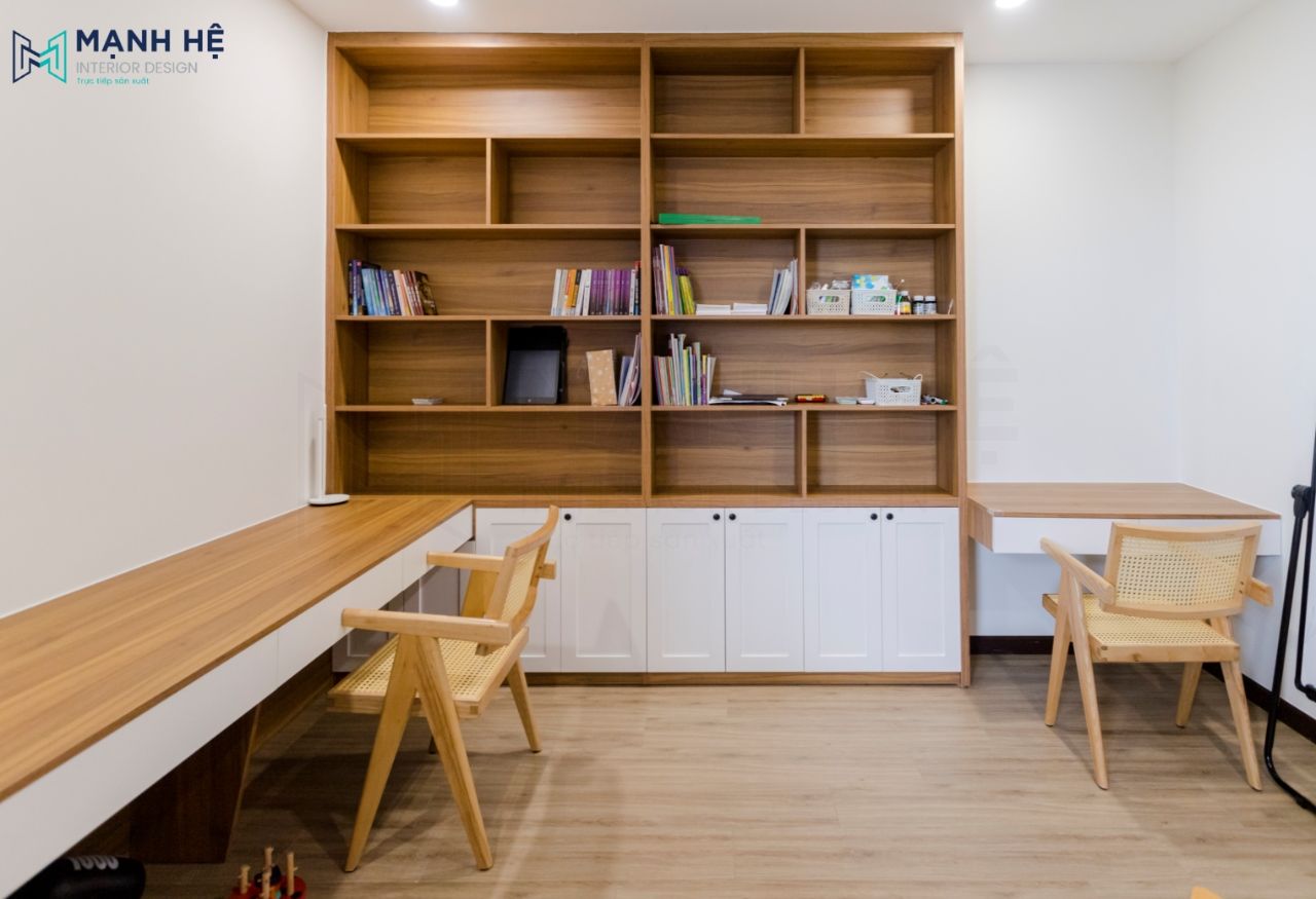 Kệ sách kết hợp các ngăn tủ nhỏ tối ưu diện tích lưu trữ cho các bé