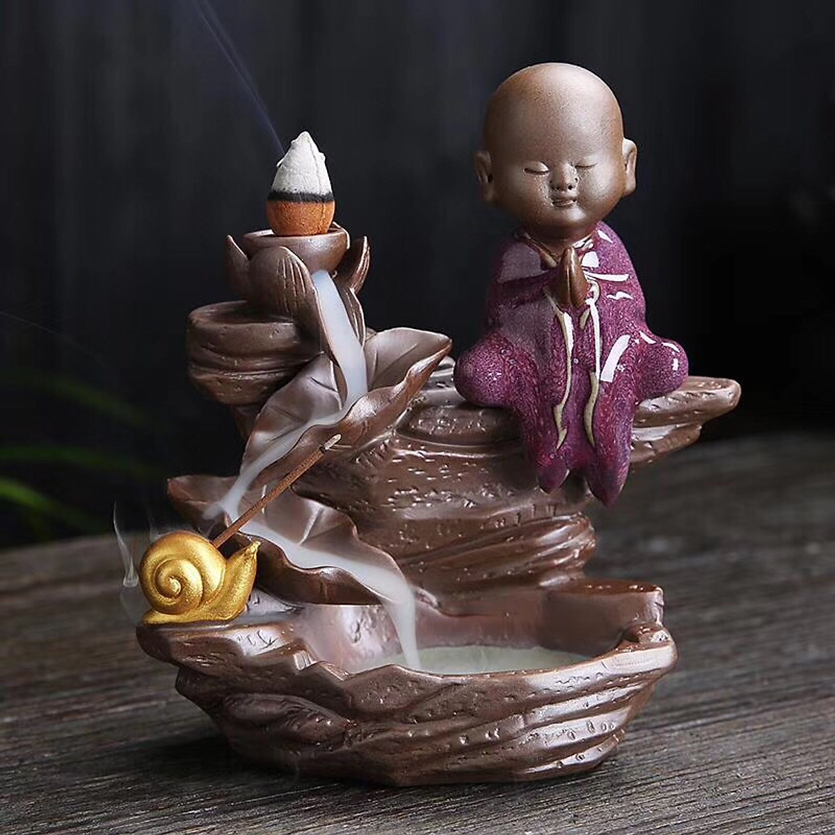 Trang trí bàn trà đạo bằng thác khói làm cho bàn trà đạo trở nên mờ ảo,sinh động hơn