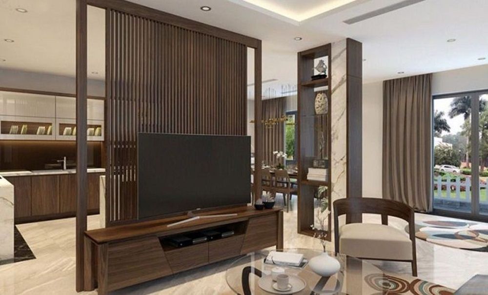 Kệ tivi màu nâu gỗ đặt giữa nhà vừa ngăn cách hai không gian, vừa tạo ấn tượng trong cách bài trí