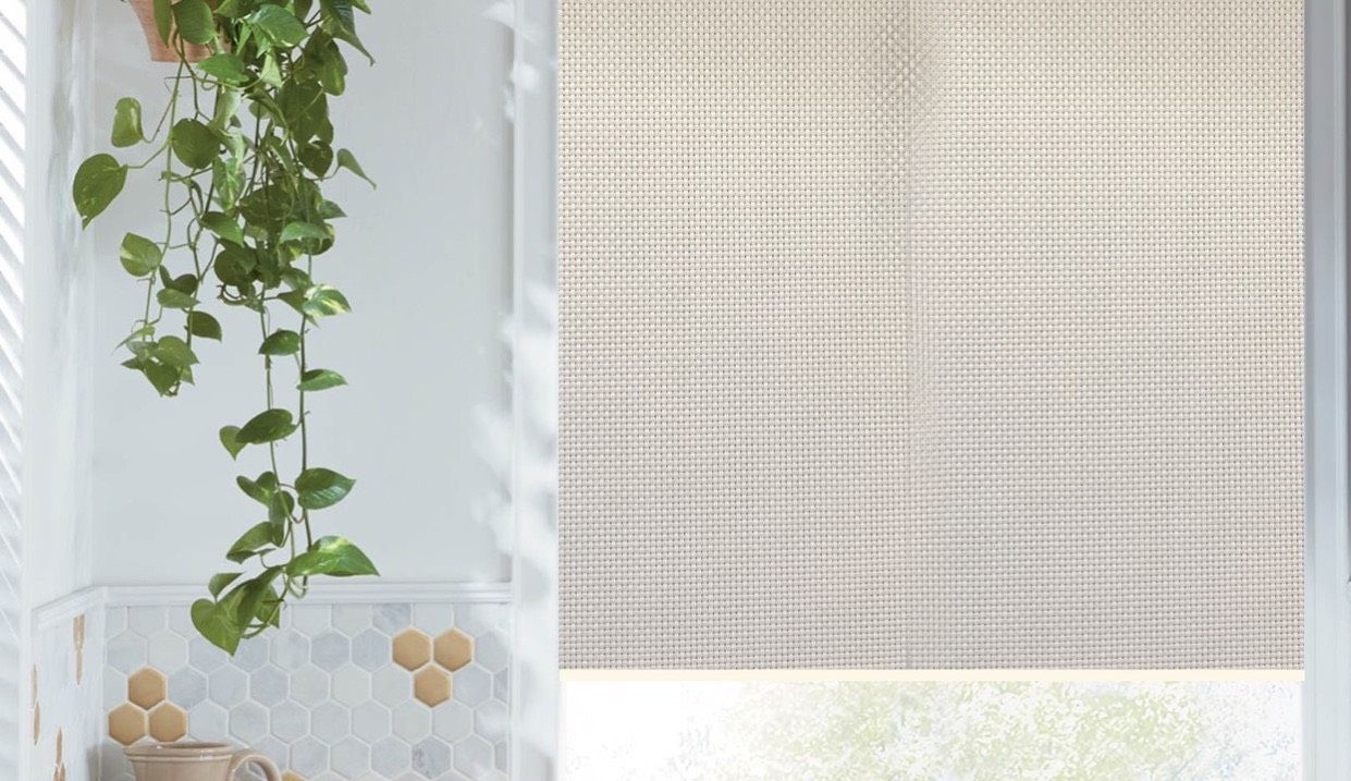 Rèm cuốn bằng vải mộc mạc, tinh tế