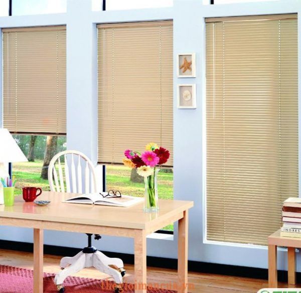 Mẫu 8: Rèm sáo nhôm dáng dài cho phòng làm việc