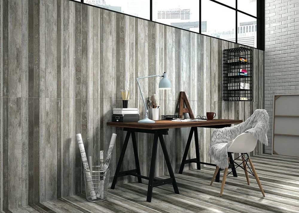 Sử dụng giấy dán tường và giấy dán sàn giả gỗ cùng màu xám làm tăng thêm vẻ hiện đại, phá cách cho phòng làm việc cá nhân