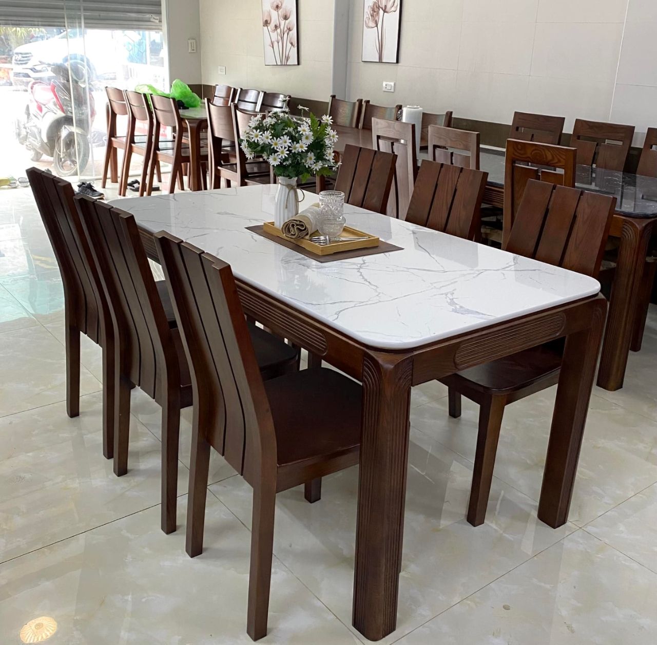 Mẫu 19: Bàn Ăn Gỗ Sồi Hiện Đại Chân Đũa Mặt Đá Trắng 6 Ghế