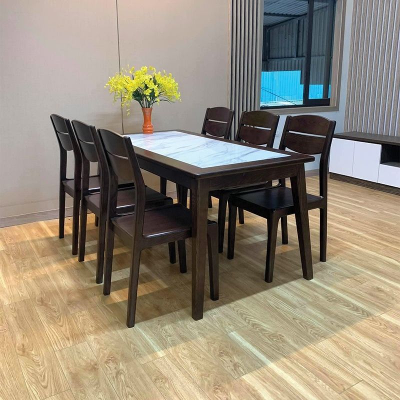 Bộ bàn ăn gỗ sồi phong cách tân cổ điển có điểm nhấn là mặt đá màu trắng nổi bật