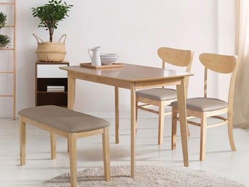 Mẫu 8: Bàn ăn gỗ sồi màu kem phong cách hiện đại, nho nhã