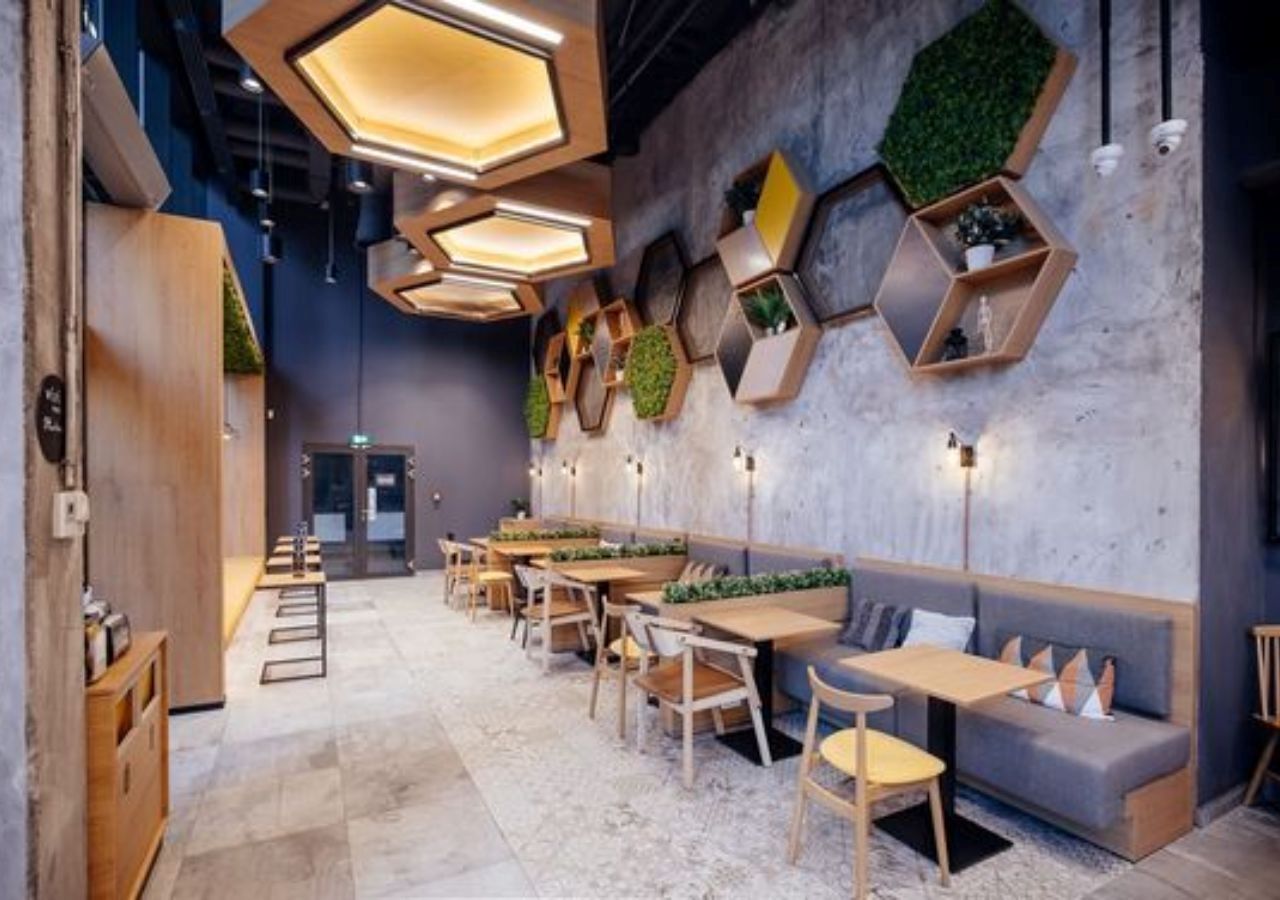 Ý tưởng 7: Đèn trang trí quán cafe khung lục giác độc đáo làm nổi bật không gian quán