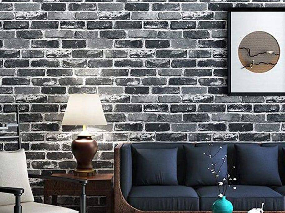 Giấy dán tường giả xi măng phong cách gạch trần màu đen mới lạ, đẹp mắt