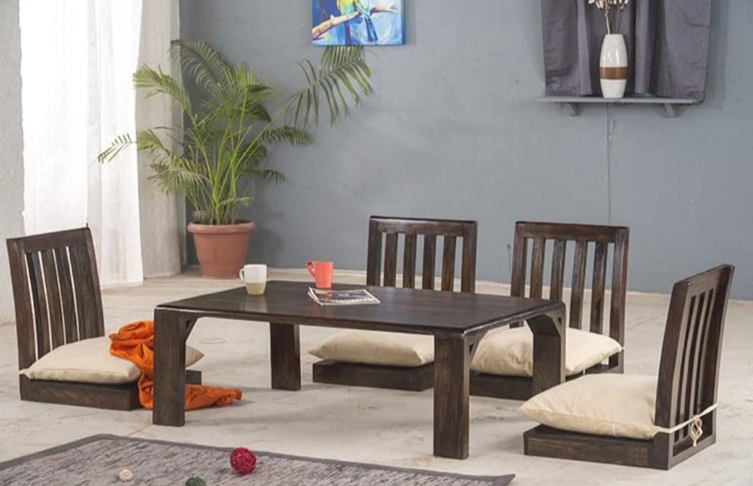 Bàn ăn gỗ nâu đen gọn nhẹ, tối giản cho không gian hẹp