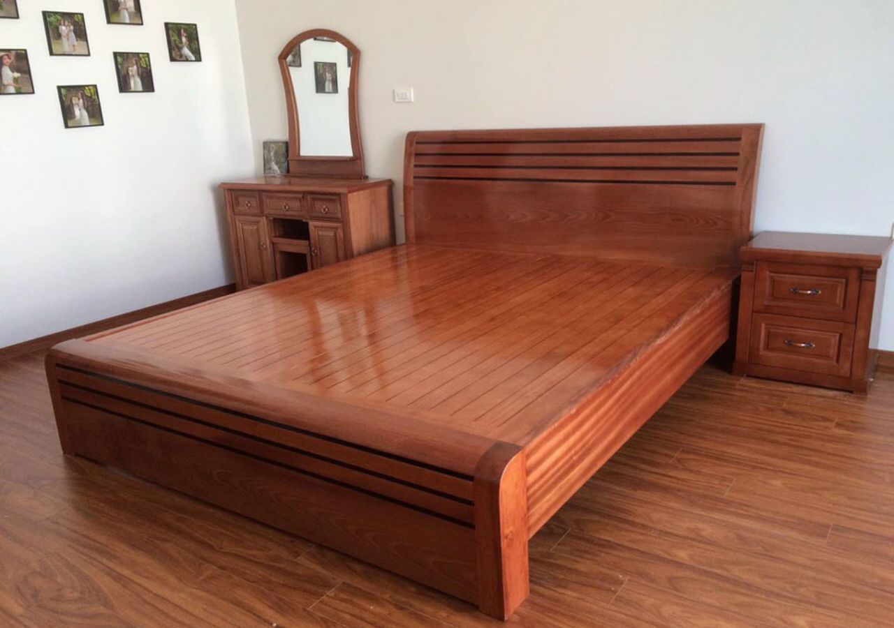 Giường gỗ xoan đào 1m8x2m có đầu giường cong để tựa đọc sách