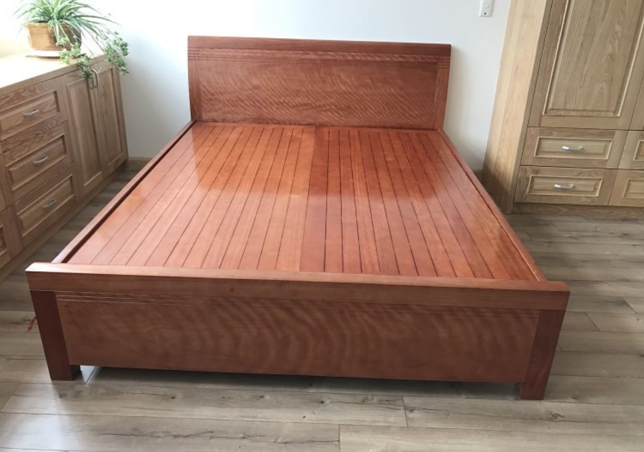 Giường gỗ xoan đào đơn giản giá rẻ cho mọi nhà