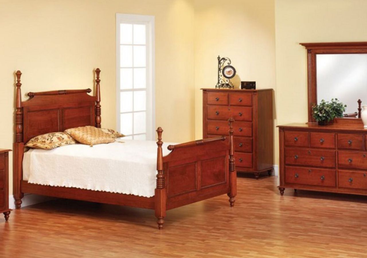 Bộ giường tủ làm từ gỗ xoan đào cách điệu khung giường cho phòng ngủ thêm cao cấp