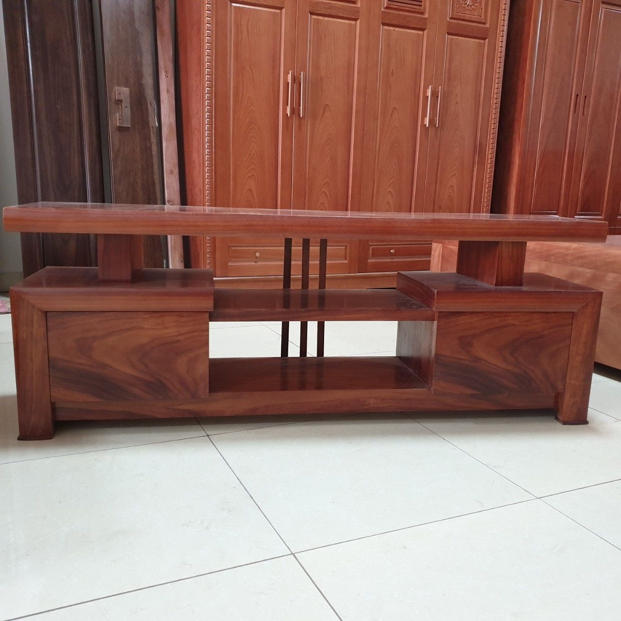 Thiết kế kệ tivi nguyên khối tối ưu không gian sống