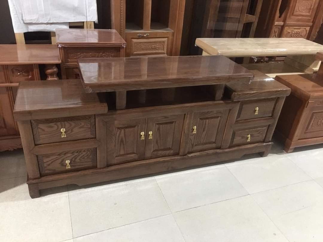 Mẫu kệ tivi nguyên khối kết hợp ngăn tủ đa năng