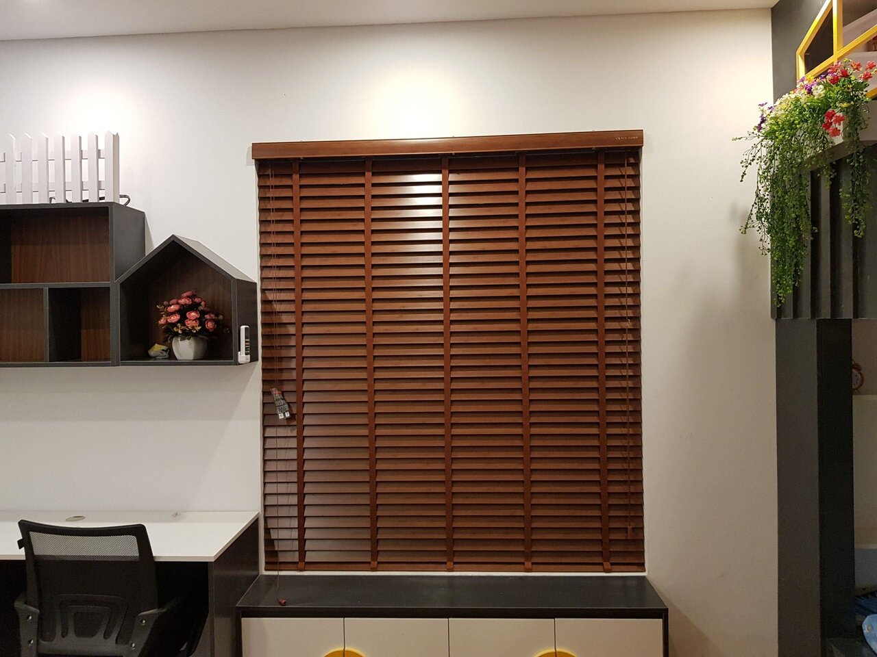 Rèm gỗ cho khu vực làm việc ổn định ánh sáng