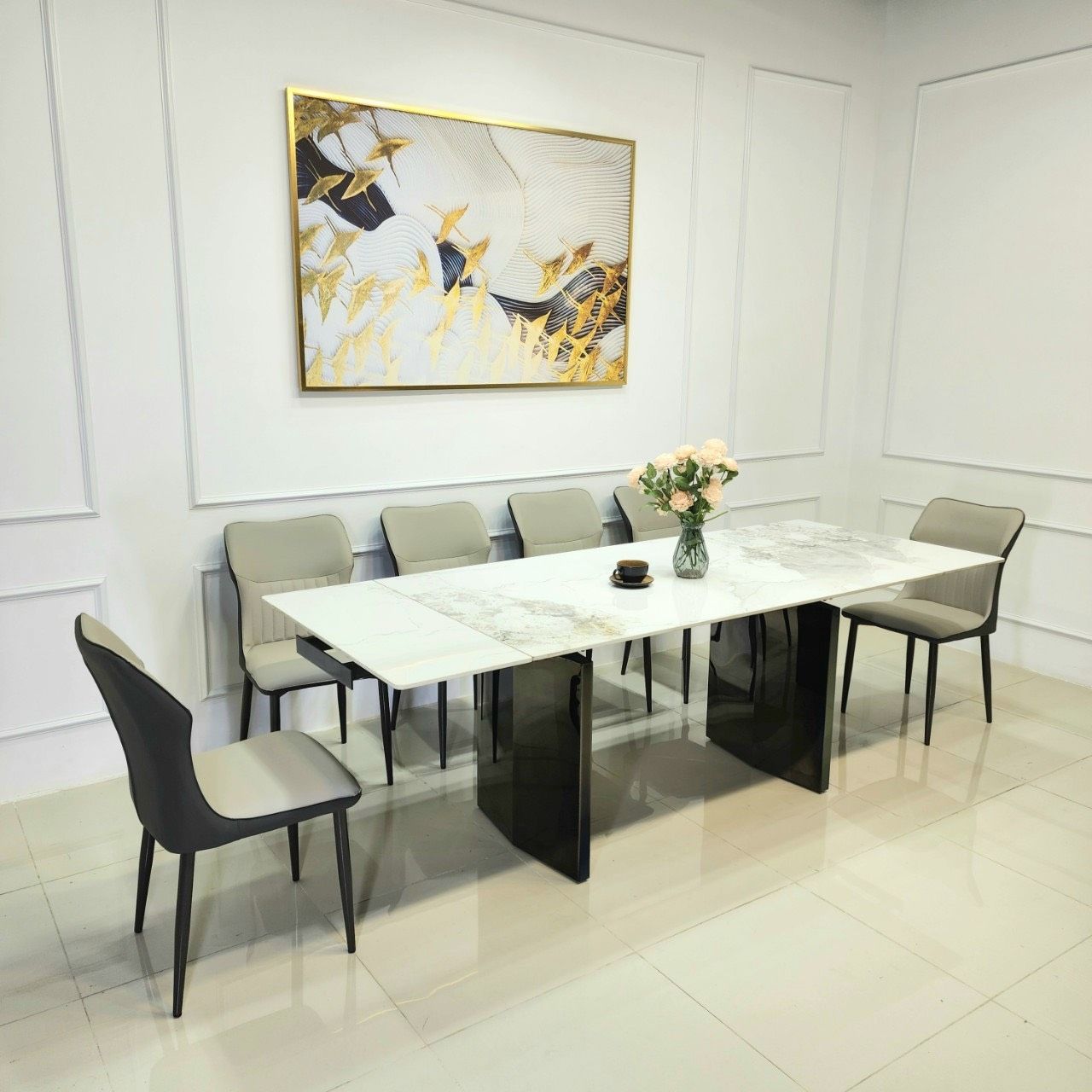 Bàn ăn thông minh kéo dài thể hiện đẳng cấp