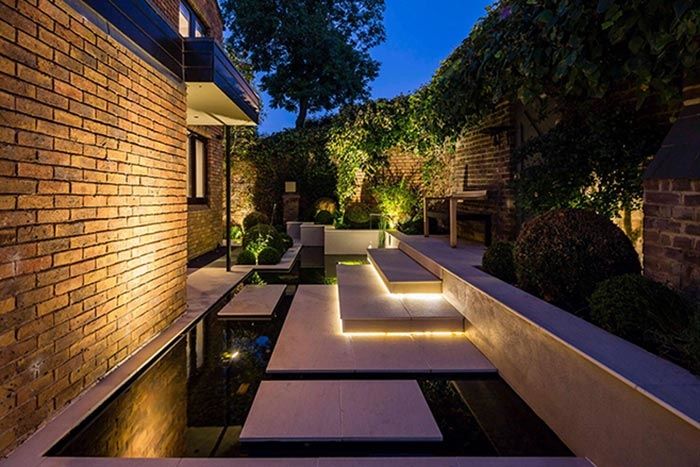 Mẫu 20: Đèn led trang trí cầu thang để an toàn hơn