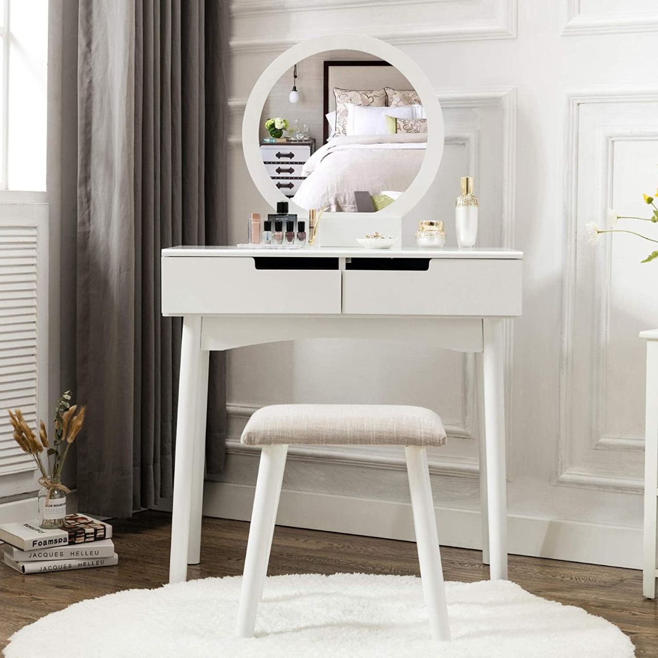 Ghế ngồi trang điểm tiện dụng phù hợp với mọi phong cách trang trí không gian
