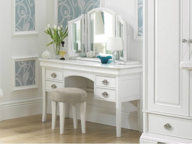 Mẫu bàn trang điểm có thiết kế ấn tượng