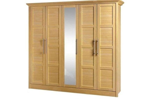 Tủ quần áo bằng gỗ dổi có màu vàng óng đầy cuốn hút